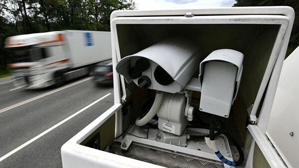 
На дорогах России появится новый знак, предупреждающий о фотовидеофиксации
